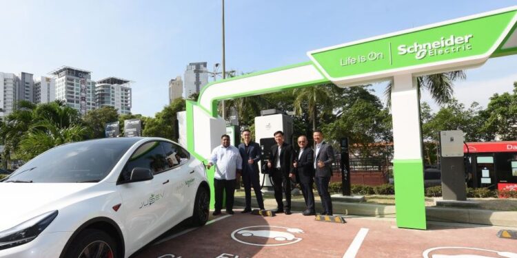 Schneider Electric partners JusEV to introduce 180kW EVlink Pro DC charger