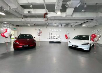 Tesla Model 3 Performance deliveries start