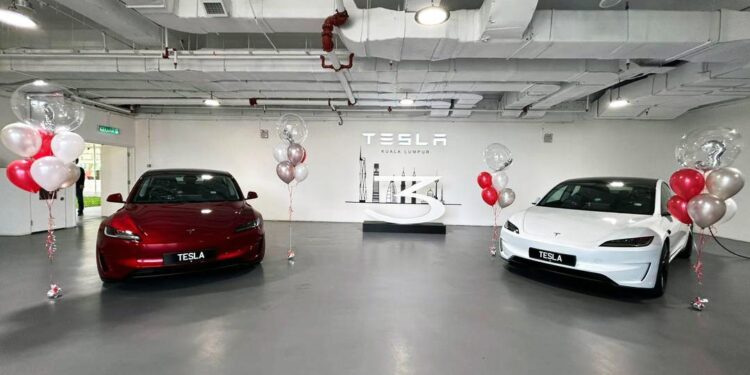 Tesla Model 3 Performance deliveries start