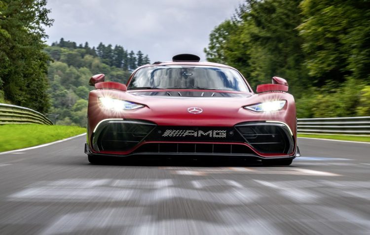 Mercedes-AMG ONE (Energieverbrauch gewichtet kombiniert: 17,7 kWh/100 km plus 9,9 l/100 km | Kraftstoffverbrauch kombiniert bei entladener Batterie: 14,6 l/100km | CO₂-Emissionen gewichtet kombiniert: 224 g/km | CO₂-Klasse gewichtet kombiniert: G | CO₂-Klasse bei entladener Batterie: G); Die angegebenen Werte wurden nach dem vorgeschriebenen Messverfahren WLTP (Worldwide harmonised Light vehicles Test Procedure) ermittelt. Die angegebenen Spannweiten beziehen sich auf den deutschen Markt. Der Energieverbrauch und der CO2-Ausstoß eines Pkw sind nicht nur von der effizienten Ausnutzung des Kraftstoffs bzw. des Energieträgers durch den Pkw, sondern auch vom Fahrstil und anderen nichttechnischen Faktoren abhängig.;Mercedes‑AMG ONE (Energieverbrauch gewichtet kombiniert: 17,7 kWh/100 km plus 9,9 l/100 km | Kraftstoffverbrauch kombiniert bei entladener Batterie: 14,6 l/100km | CO₂-Emissionen gewichtet kombiniert: 224 g/km | CO₂-Klasse gewichtet kombiniert: G | CO₂-Klasse bei entladener Batterie: G)*

Mercedes-AMG ONE (energy consumption weighted combined: 17.7 kWh/100 km plus 9.9 l/100 km | fuel consumption combined with discharged battery: 14.6 l/100 km | CO₂ emissions weighted combined: 224 g/km | CO₂ class weighted combined: G | CO₂ class with discharged battery: G); The specified values were determined according to the prescribed measurement procedure WLTP (Worldwide Harmonised Light Vehicles Test Procedure). The ranges given refer to the German market. The energy consumption and CO₂ emissions of a car depend not only on the efficient use of the fuel or energy source by the car, but also on the driving style and other non-technical factors.;Mercedes-AMG ONE (energy consumption combined weighted: 17.7 kWh/100 km plus 9.9 l/100 km | fuel consumption combined discharged battery: 14.6 l/100 km | CO₂ emissions combined weighted: 224 g/km | CO₂ class combined weighted: G | CO₂ class discharged battery: G)*