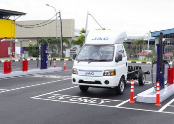 Tangkak EV charging station a first for electric trucks