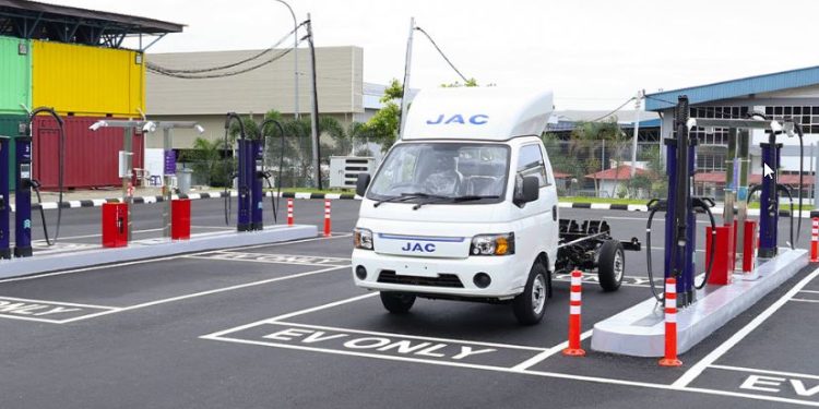 Tangkak EV charging station a first for electric trucks