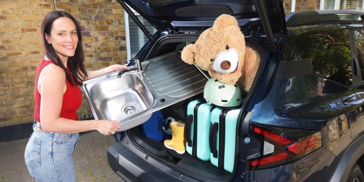 Dacia’s app-solutely brilliant Boot Organiser packs a punch