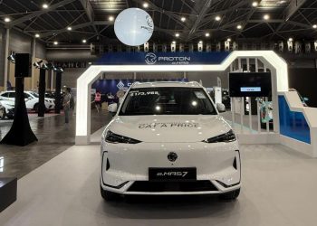 Proton e.MAS 7 charges into Singapore