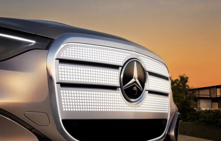 New electric Mercedes GLC grille in 2025