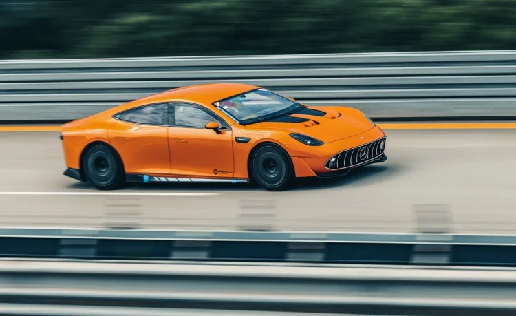 CONCEPT AMG GT XX definiert Performance neu: Technologieträger pulverisiert Weltrekorde in Serie | Nardò, 2025. 

CONCEPT AMG GT XX redefines performance: Technology pioneer shatters record after record | Nardò, 2025.
