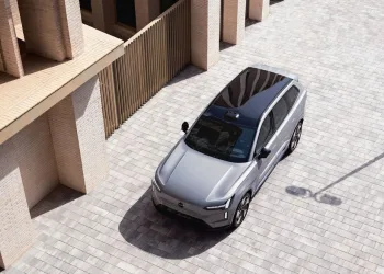 Volvo EX90 gets 800V and AI boost