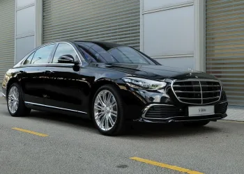 Mercedes S 580 e updated: Quicker charge, tighter turn, even more expensive