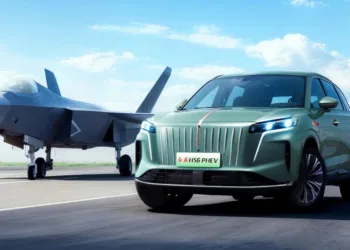 Hongqi HS6 PHEV claims long-range luxury with record 2,327.343km run