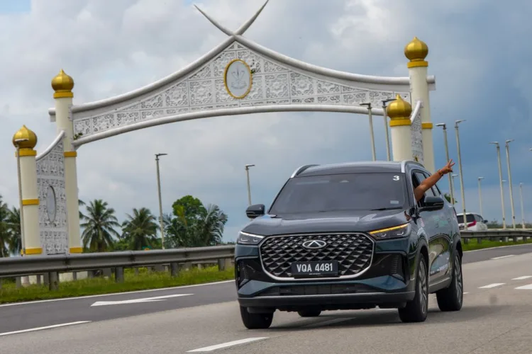 The winning car is a Chery Tiggo 8 PHEV seen here.