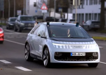 Volkswagen trials steer-free Gen.Urban in live Wolfsburg traffic