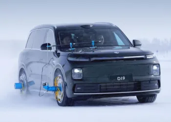 Leapmotor D19 tackles dual tyre blowout test on ice ahead of April launch