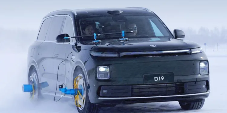 Leapmotor D19 tackles dual tyre blowout test on ice ahead of April launch
