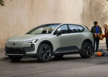 Volvo EX60 Cross Country with taller stance pops up alongside regular EX60