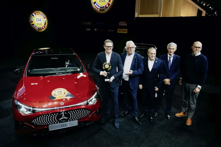 Der neue elektrische CLA wird zum „Car of the Year 2026“ gekürt 

The all-new electric CLA is crowned the “Car of the Year 2026”