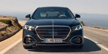 Refreshed Mercedes-Benz S-Class premieres, gets illuminated star, MB.OS brain and bigger tech push