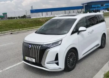 Denza D9 Premium AWD review: the price jumps, the value stays