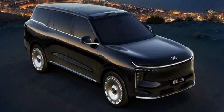 IM Motors LS9 Hyper boasts four-wheel steer-by-wire and triple-motor power