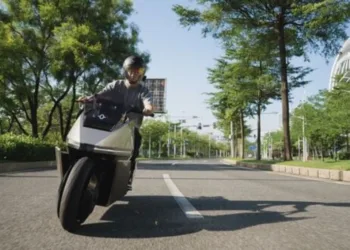 Startup Omoway bags eight-figure backing for self-balancing Omo X