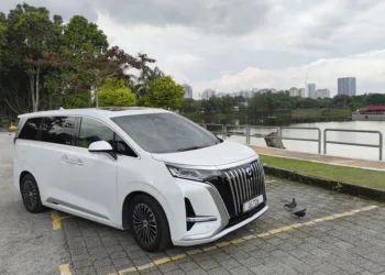 Denza D9 Premium AWD review: the price jumps, the value stays