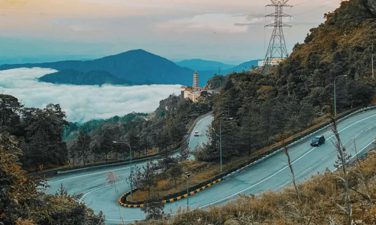 Genting Highlands' private road. — Photo by Abiden on Unsplash