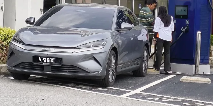 BYD Seal 6 charging.