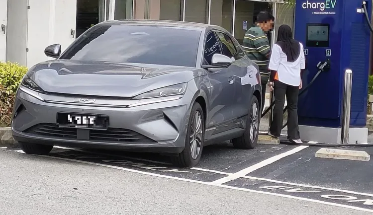 BYD Seal 6 charging.