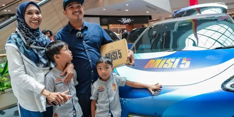 Winning slogan lands man a Proton e.MAS 5 Premium
