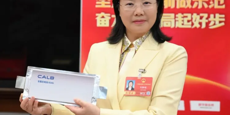 CALB chairwoman Liu Jingyu with solid state battery. — Image from Sina