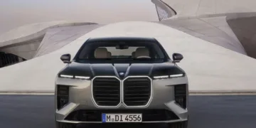 BMW 7 Series facelift brings Neue Klasse tech and longer i7 range