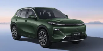 Proton eMAS 7 PHEV in Emerald Green.