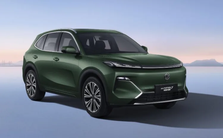 Proton eMAS 7 PHEV in Emerald Green.