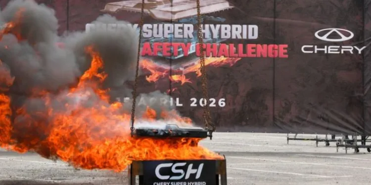 Chery set its PHEV battery on fire in public. The battery won