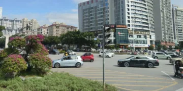 Traffic in Chinese city.