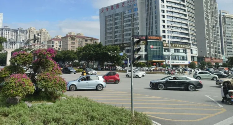 Traffic in Chinese city.