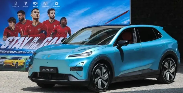The Deepal S05 exists as a battery-electric vehicle and also as a range-extender / plug-in hybrid-type model, depending on market.