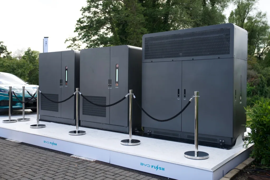 A Battery Energy Storage System (BESS) captures and stores electrical energy for later use. By using advanced battery chemistries (like lithium-ion or vanadium flow), BESS stabilises power grid.