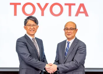 Koji Sato (left) and Kenta Kon.