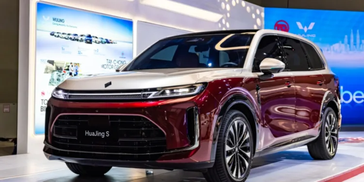 TQ Wuling Huajing S makes first appearance outside China