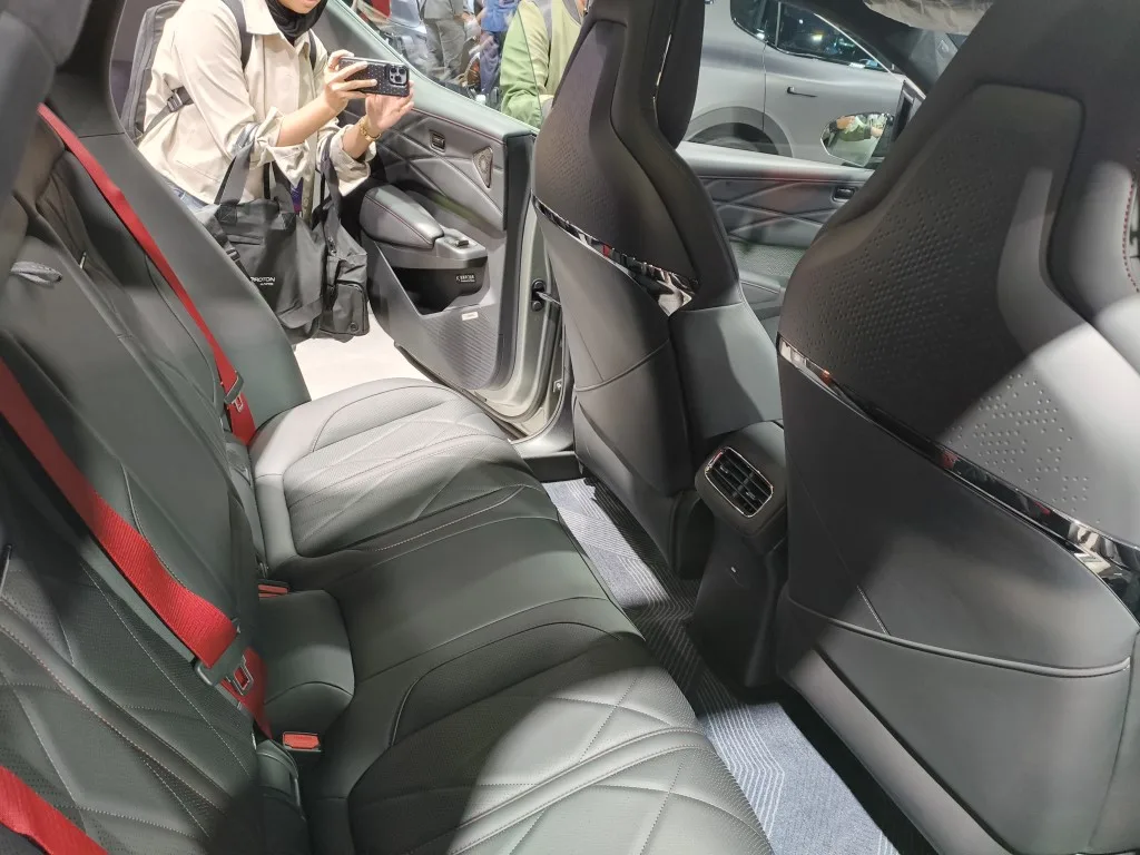 Red seatbelts in 2026 Zeekr X.