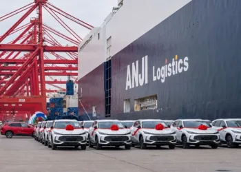 SAIC's fleet logistics operator Anji with new cars.