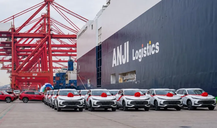 SAIC's fleet logistics operator Anji with new cars.