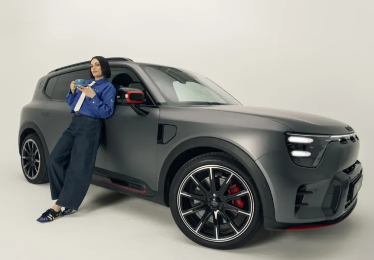 smart and Jessie J team up for Brand Campaign 'Change of Perspectives'.