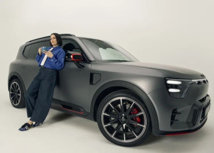smart and Jessie J team up for Brand Campaign 'Change of Perspectives'.