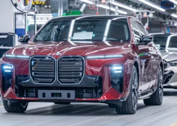 BMW i7 starts production with 727km range and Neue Klasse tech