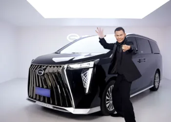 Tony Jaa receives GAC’s 30-millionth vehicle, an M8 PHEV