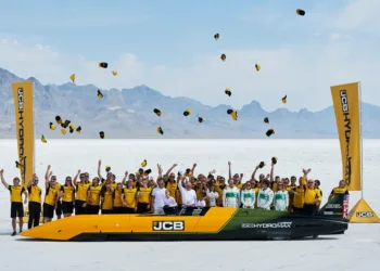 JCB Hydromax sets 406.320mph/653+ kph hydrogen land speed record