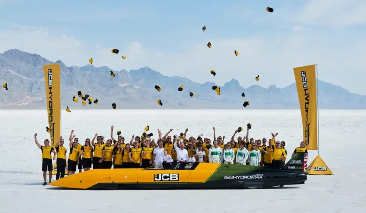 JCB Hydromax sets 406.320mph/653+ kph hydrogen land speed record