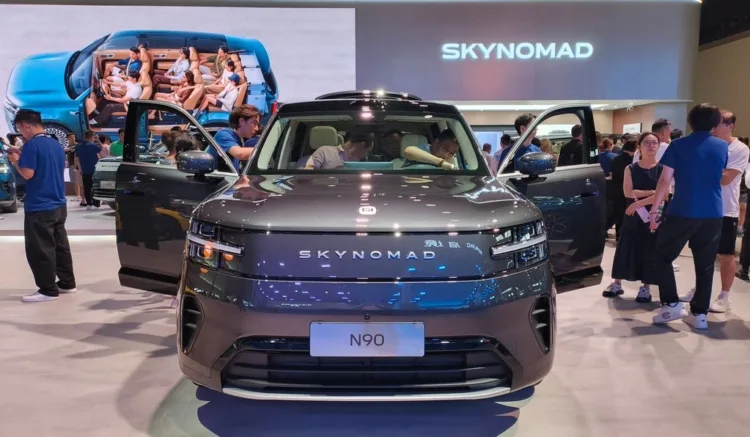 Xiaomi SkyNomad N90, N70 draw crowds with transforming cabins at Chengdu Motor Show