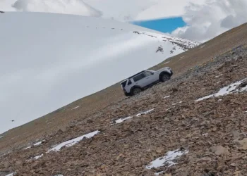 Freelander 8 sets Guinness hybrid altitude record at 6,002 metres
